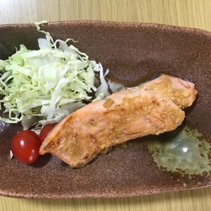 海外の日本料理屋の定番！サーモンの生姜焼き